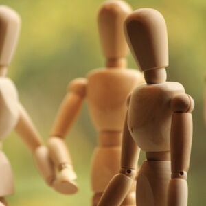 symbolische Aufstellung mit Gliederpuppen